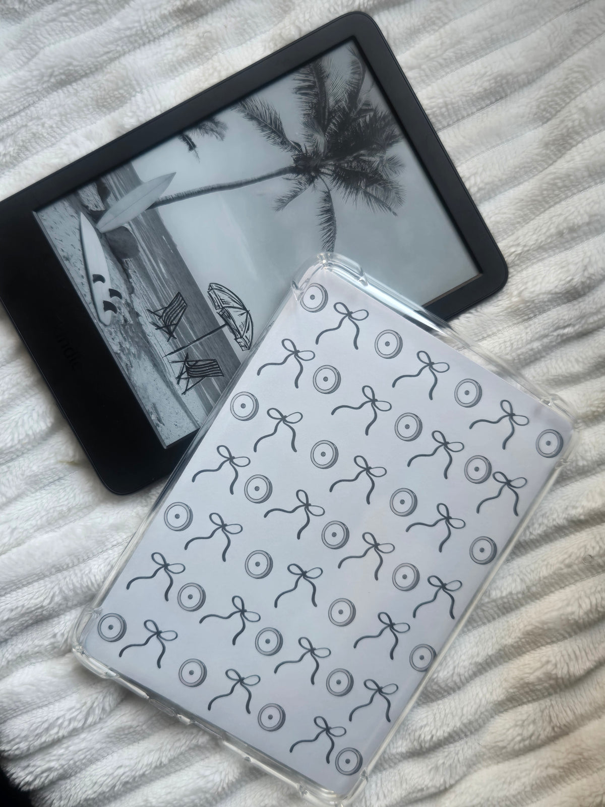Coquette Ribbon Bows & CGM Sensors Kindle Insert – Monochrome Diabetic Backplate